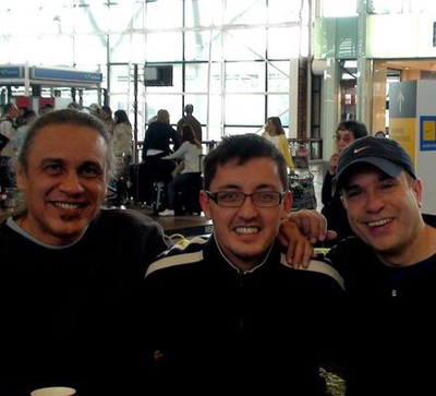 Con mis amigos y grandes pianistas Arturo Ortiz y Oscar Hernadez en la gira con Ruben y Seis del Solar